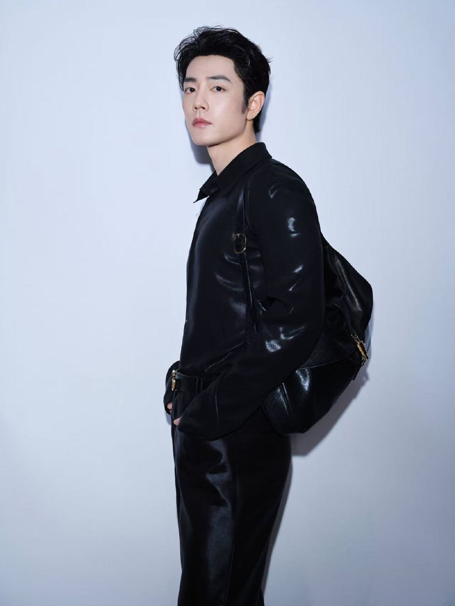 wxyzybxz's tweet image. 260303 10:00 GUCCI x Xiao Zhan

After #GucciFW26, actor, singer, and GBA Xiao Zhan was the first to wear the new Gucci Primavera collection. The deep black and glossy leather exuded a rebellious attitude, his undeniable personality captured on 📸. 

#XiaoZhanxGucciTrend26