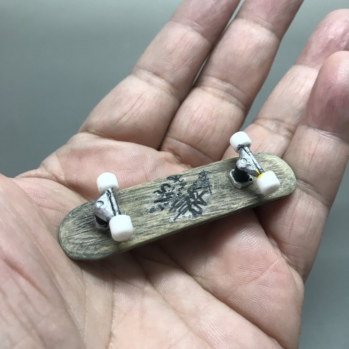 ジオラマ小物。
オリンピックでスノーボードが話題沸騰していますがこちらは夏用。少し古め。