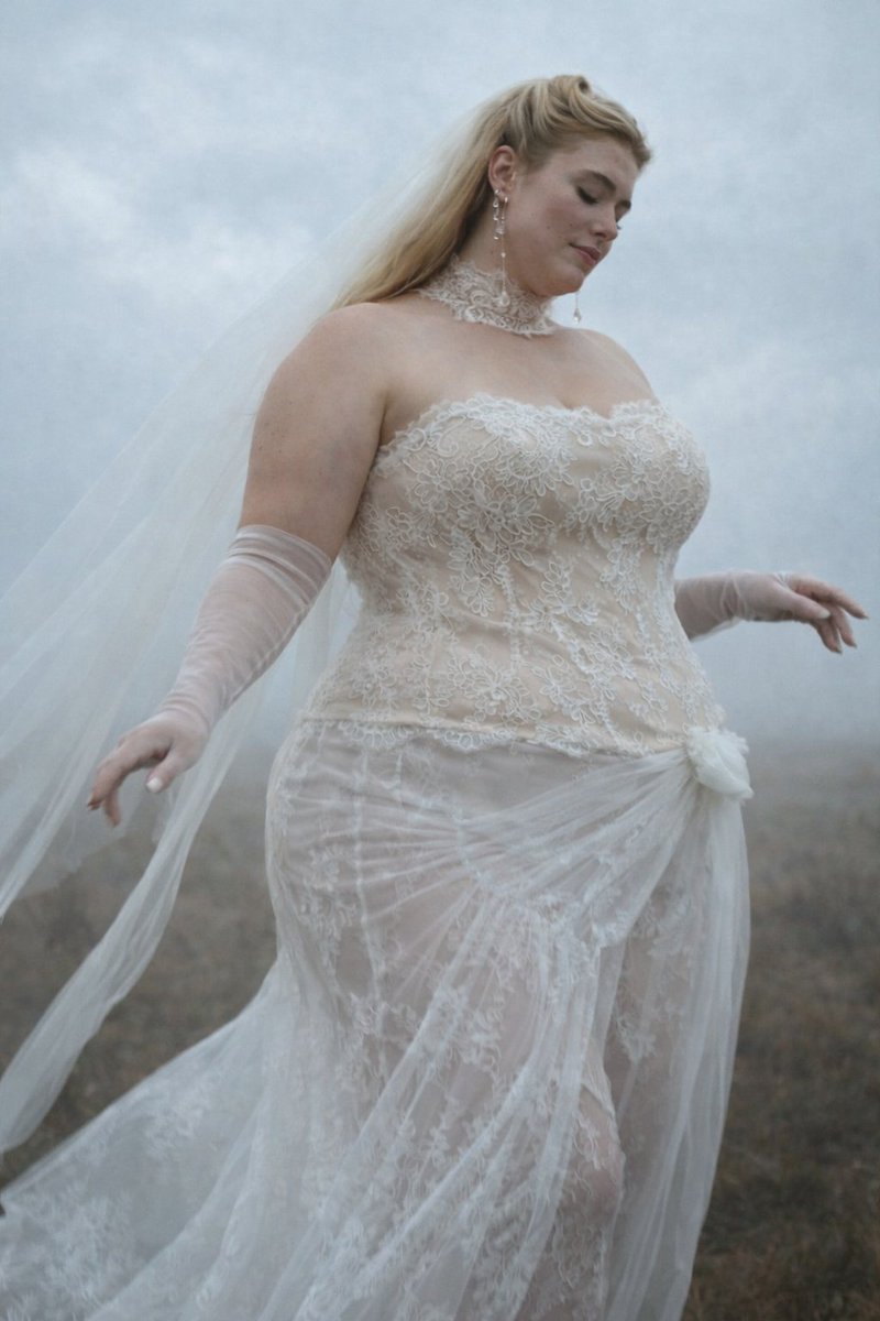 JayTee_FAArtist's tweet photo. Here comes the fat bride. 🤍 https://t.co/3TOfW5ggKF
