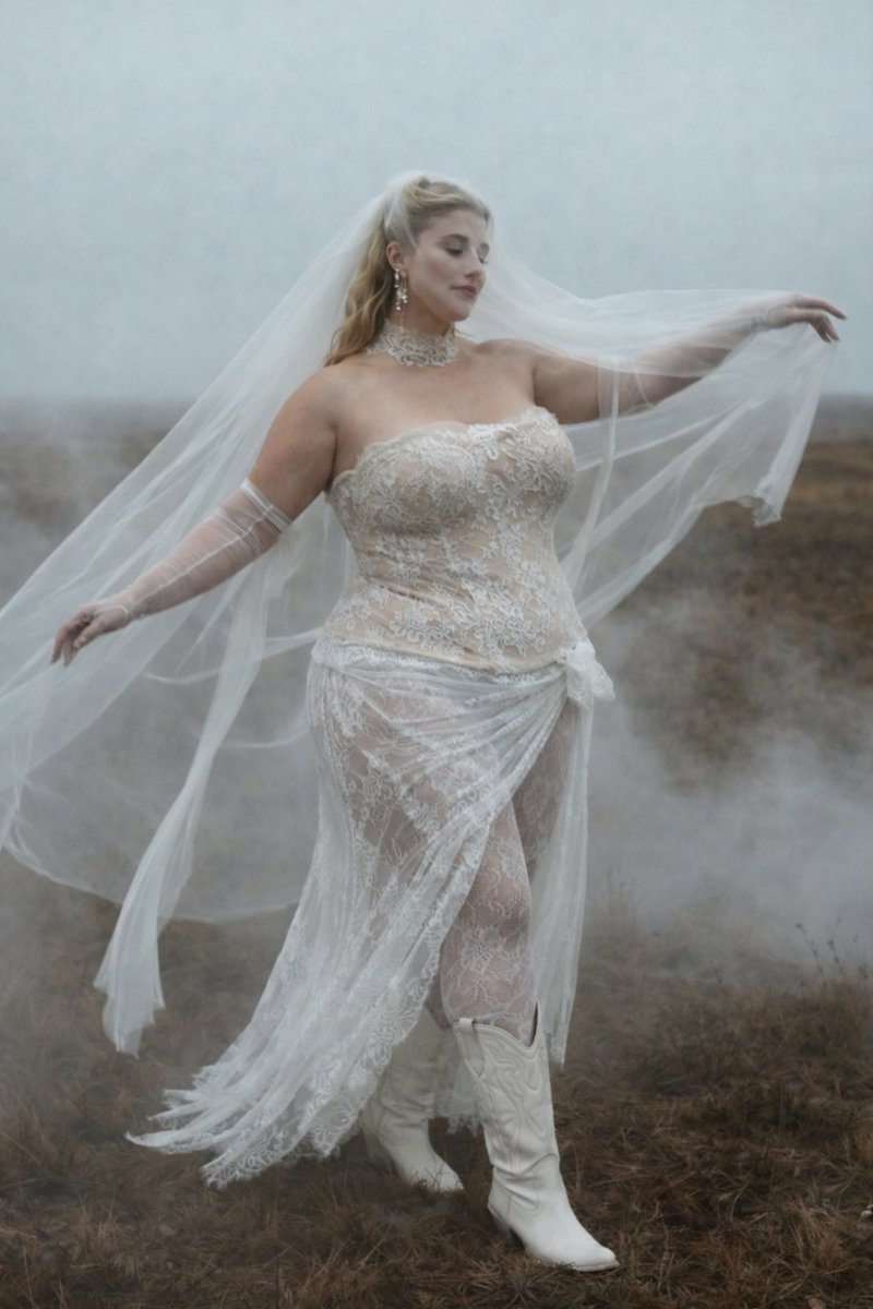 JayTee_FAArtist's tweet photo. Here comes the fat bride. 🤍 https://t.co/3TOfW5ggKF