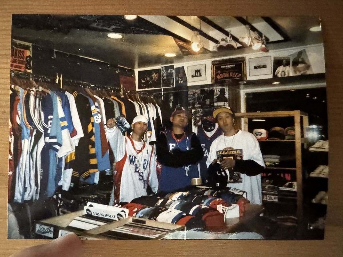 youngnstore's tweet photo. 3/3 今日でyoung’n をオープンして24年が経ちました🇺🇸
24周年を迎えることができたのは、一緒に働いてくれたスタッフ、業者様、仲間、家族、かかわってくれている全ての方達のおかげです。いつも支えてくれて本当にありがとうございます
これからも変わらずやっていきますのでよろしくお願いします🙇🏽 https://t.co/HERIpakezL