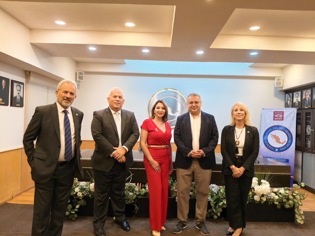 notariadomex's tweet photo. El presidente del @notariadomex, Not. Ricardo Vargas, se reunió en la sede del #CNNM con la presidenta de la Comisión de Asuntos Americanos de la UINL, Dra. Stenka Udaeta; además del presidente del Consejo Federal del Notariado Argentino, escribano Diego Leandro Molina; la notaria María Alejandra Castellón Arrieta; y el notario Maximiliano Molina, Consejero General por Argentina ante la Unión Internacional del Notariado.

#JuntosPorElNotariado