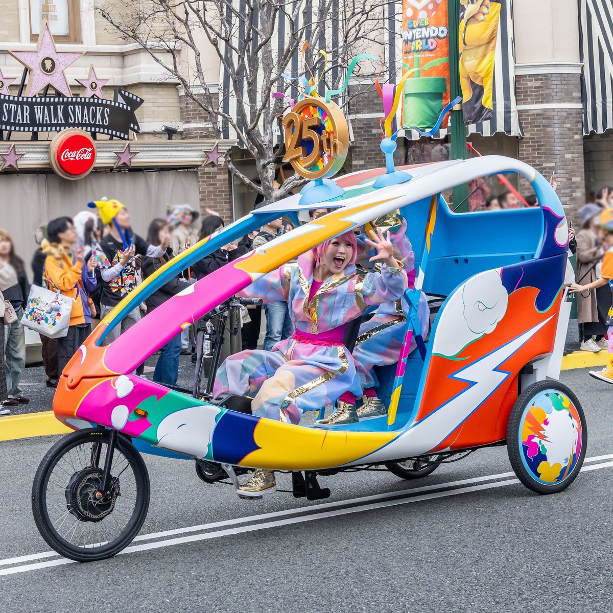 #USJ 】ユニバーサル・スタジオ・ジャパン『NO LIMIT!パレード～Discover U!!!バージョン～』 パレードの随所で25周年の ...