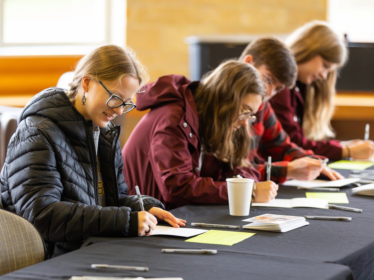 ValpoU's tweet photo. Valpo Day 2026 is Wednesday, April 8 🎉 Join Valpo friends, family, and fellow @valpoalumni for this annual day of togetherness and generosity: https://t.co/GtjOHorG5v https://t.co/WJNsF1cxaw