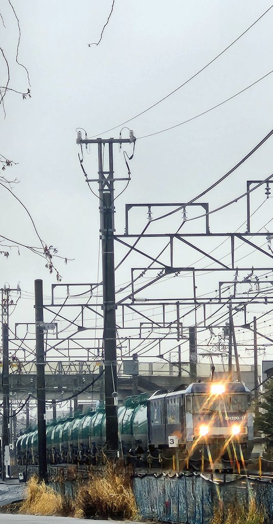 午前中の塩尻にて、 2080レ 定時に来ず 8084レ EH200-17+タキ14両 2083