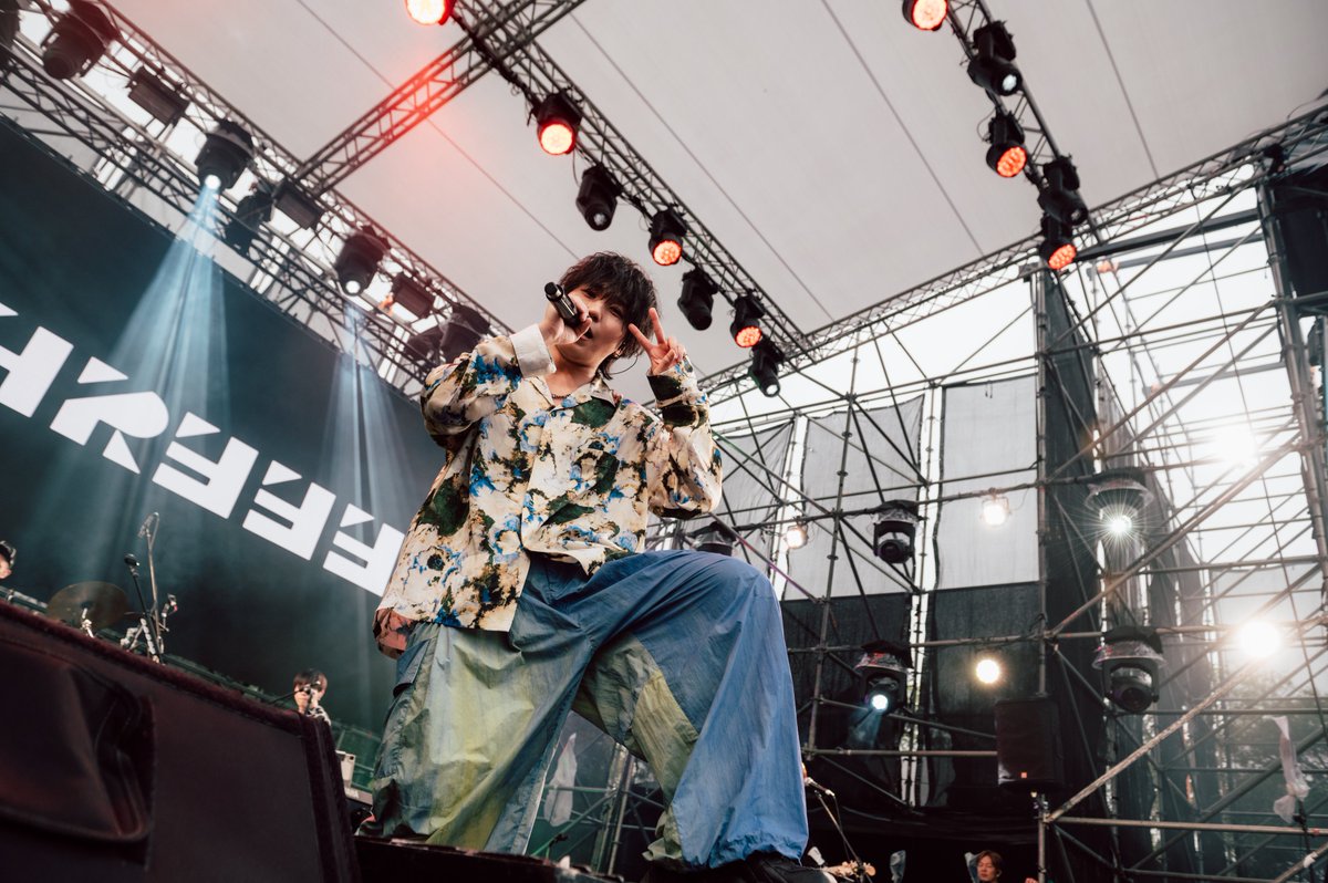 memeonmusic's tweet photo. #現場報導 #浮現祭
#すりぃ #THREEE 演出時比 2 和 3 的連拍真的很可愛!
曾為 Ado 及 ano 等歌手提供樂曲的他,聽到臺下對於自己的日文都有所反應,忍不住稱讚:「大家日文真好!」
歌單&詳細報導:
https://t.co/pjeNuYxeBa
照片:浮現祭
@iii0303_8 https://t.co/SBtTGO2Pqw