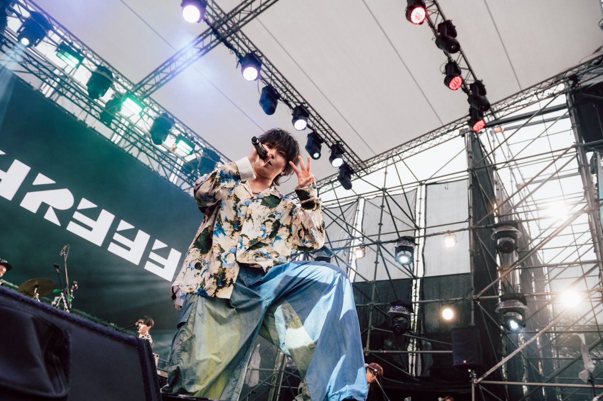 memeonmusic's tweet photo. #現場報導 #浮現祭
#すりぃ #THREEE 演出時比 2 和 3 的連拍真的很可愛!
曾為 Ado 及 ano 等歌手提供樂曲的他,聽到臺下對於自己的日文都有所反應,忍不住稱讚:「大家日文真好!」
歌單&詳細報導:
https://t.co/pjeNuYxeBa
照片:浮現祭
@iii0303_8 https://t.co/SBtTGO2Pqw