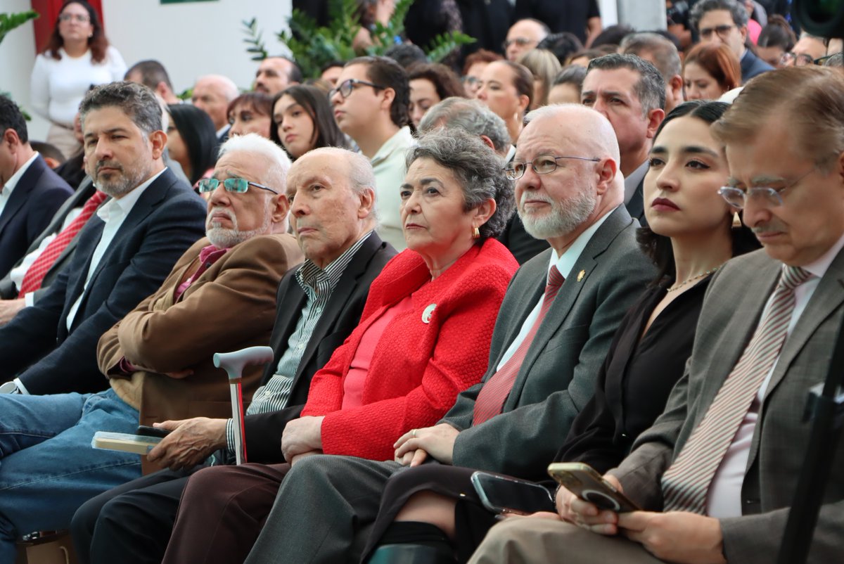 ¡Felicidades al <a href="/udegcucei/">CUCEI UdeG</a> por su 4to Informe de Actividades! El nuevo Distrito CUCEI y su Parque de Investigación demuestran que la innovación y el compromiso social van de la mano en la <a href="/udg_oficial/">Universidad de Guadalajara</a>. 

Un orgullo ver cómo este centro se abre a la ciudad. 🦁