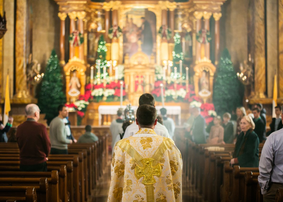 CanonsRegular's tweet photo. The Canons Regular of St. John Cantius see the preservation and cultivation of Sacred Art—sacred vessels, vestments, religious iconography, as well as other art forms—as an important part of their apostolate. https://t.co/d8V5nyn1uP
