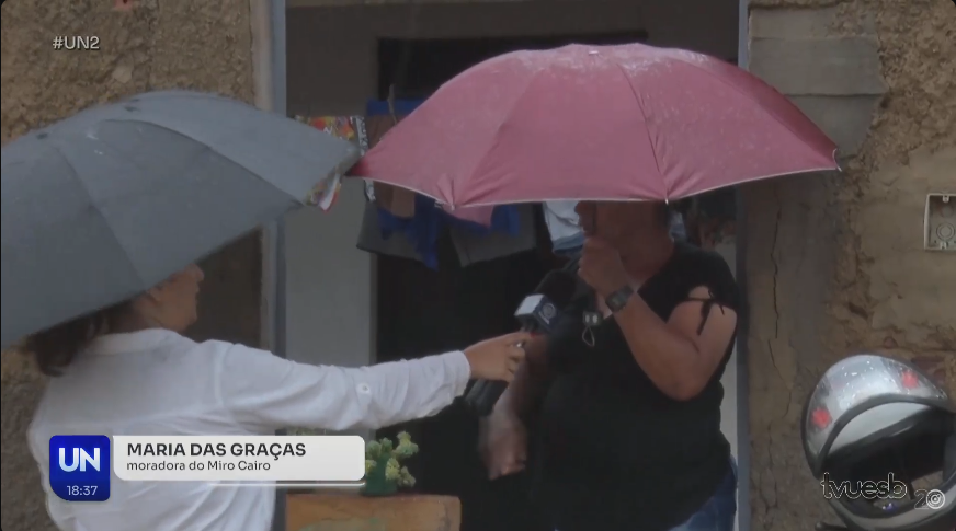 Larissa indo no Miro alagado fazer matéria, parabéns pelo empenho pq meu Jesus kkk <a href="/TVUESB/">TV UESB</a> #UN2