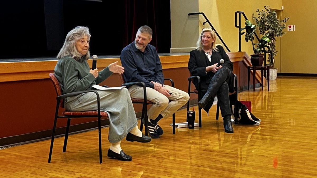 nvartscouncil's tweet image. Last week in Las Vegas, we welcomed Mary Anne Carter, Chairman of the @NEAArts, and our Executive Director, Tony Manfredi, for a roundtable with grantees. Thanks to @repdinatitus for joining the conversation on arts as community builders! #NevadaArts #NEA