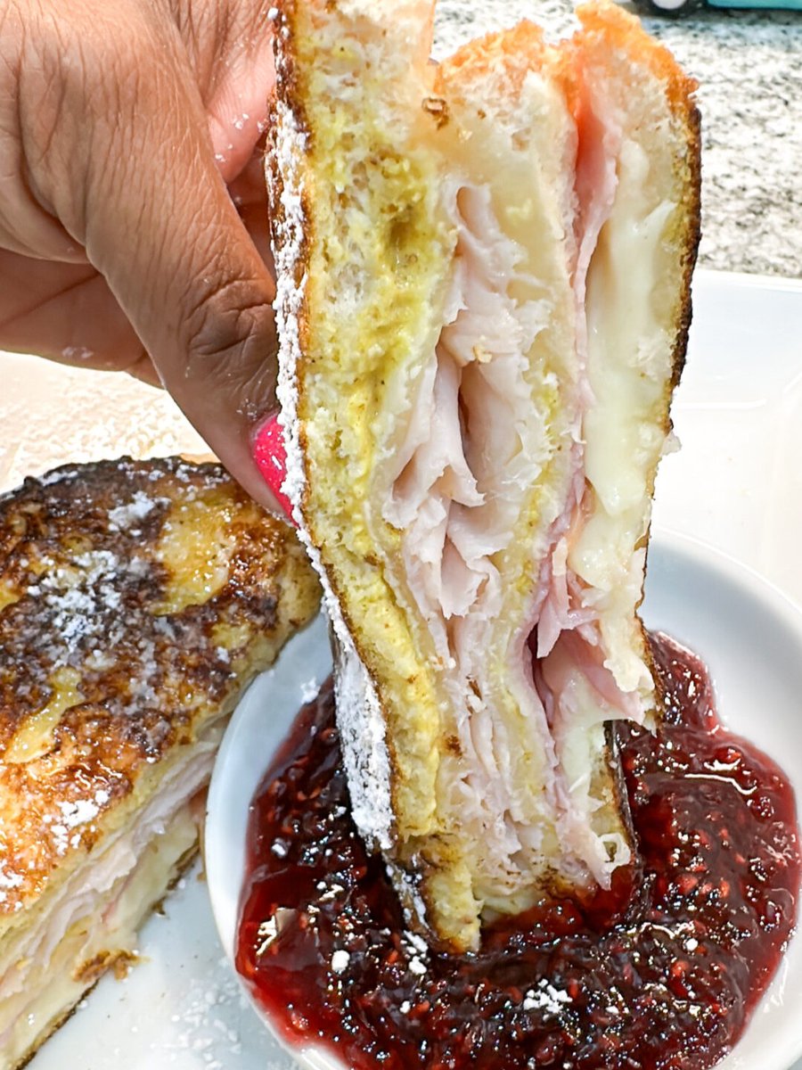 kissyamama's tweet photo. Have you ever tried a Monte Cristo Sandwich? We LOVE them! 💋❤️🥪

📸 @dastylishfoodie15 https://t.co/XBzdJTDDQ4