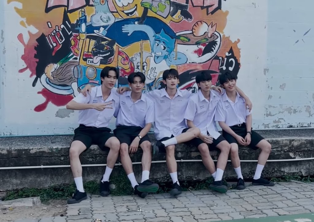 clingyteddy's tweet photo. FILMING HAS BEGUN ON AlmondProgress's 2nd bl project #WhenOrangesFall.
2 Kos share more than names.. they share a class, they share a fence and what else?
Starring
#Almondbabybigboy
#ProgressPassawish
Coming soon
#AlmondProgress
#WhenOrangesFallQ2 https://t.co/DxVV2JC5j2