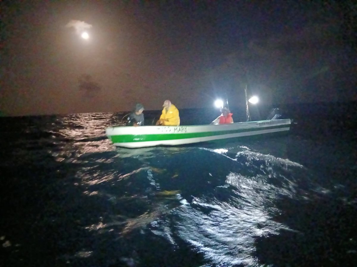 Sedenahn's tweet image. 🫡¡Siempre listos para servir!🛟

Las Fuerzas Armadas de Honduras (@FFAAHN), a través del Primer Batallón de Fuerzas Especiales Navales de la Fuerza Naval de Honduras (@FuerzaNavalHND), llevaron a cabo una operación de Búsqueda y Rescate #SAR que permitió auxiliar a dos