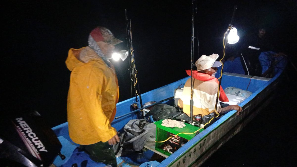 Sedenahn's tweet image. 🫡¡Siempre listos para servir!🛟

Las Fuerzas Armadas de Honduras (@FFAAHN), a través del Primer Batallón de Fuerzas Especiales Navales de la Fuerza Naval de Honduras (@FuerzaNavalHND), llevaron a cabo una operación de Búsqueda y Rescate #SAR que permitió auxiliar a dos