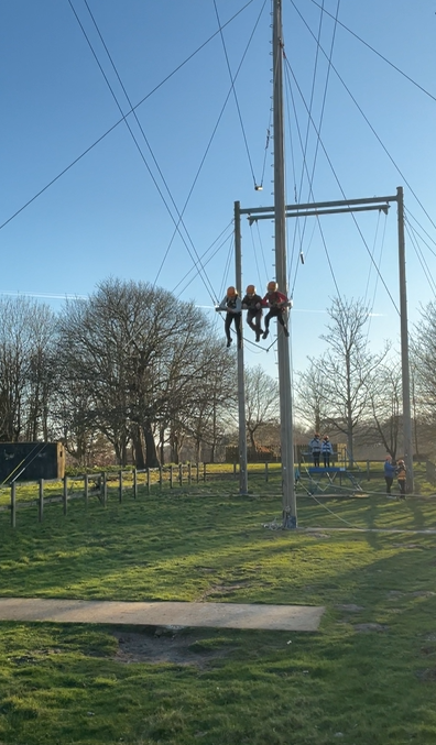 RosecroftPri's tweet photo. Year 6 have arrived safely at Bawdsey Manor and have settled in brilliantly. We’ve thrown ourselves into our first activities, enjoyed a wonderful dinner, and the excitement is already building for tomorrow. Let’s hope the sunshine keeps up and the adventures continue! https://t.co/M0JJtNmWRr