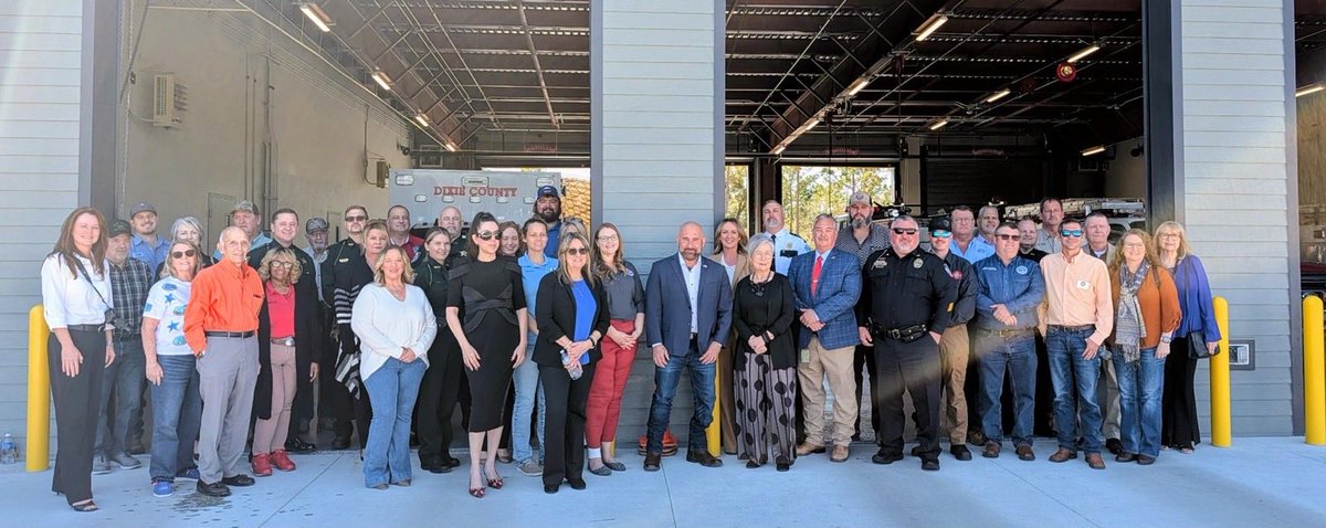 LtGovJayCollins's tweet image. It was a great day in Dixie County meeting with community leaders and hearing how our administration can best assist the Big Bend as we continue to recover from once in a generation storms.

A top priority of mine and @GovRonDeSantis is ensuring that our rural communities are at