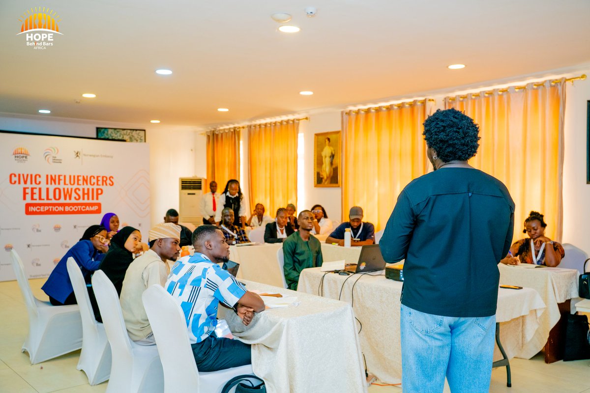AkinfeTemitayo's tweet photo. @salemkinging walked us through storytelling and personal branding. Practical insights on building clarity, developing a simple content strategy, and communicating in ways people relate with
#CivicInfluencersFellowship
#HBBACivicInfluencers
#CivicLeadership
#InfluencewithImpact https://t.co/mXgCti5AD6