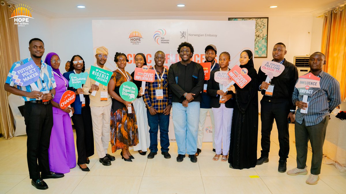 AkinfeTemitayo's tweet photo. @salemkinging walked us through storytelling and personal branding. Practical insights on building clarity, developing a simple content strategy, and communicating in ways people relate with
#CivicInfluencersFellowship
#HBBACivicInfluencers
#CivicLeadership
#InfluencewithImpact https://t.co/mXgCti5AD6