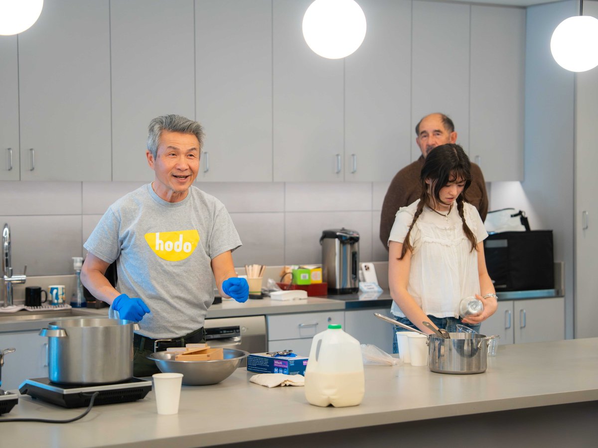 SutardjaCenter's tweet photo. In our Plant-based Food Product Development class, students moved to the lab to learn about one of the oldest "traditional" proteins: Tofu. Instructor Minh Tsai (@hodofoods) led the session on the science of protein coagulation. 🥣🌿

https://t.co/uOeqCABZav

#ucberkeley #scet https://t.co/JxJ6phjKWv