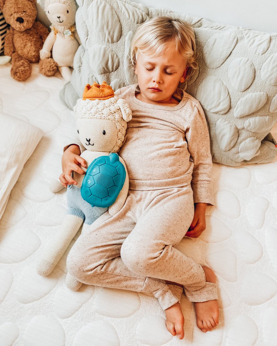 By day's end, kids have absorbed so much. School. Social navigation. Big emotions. It lives in their bodies as tension, racing thoughts, exhaustion. They need help letting go. A few minutes of calm before bed can shift them from wired to rested. That's when real sleep begins 💤