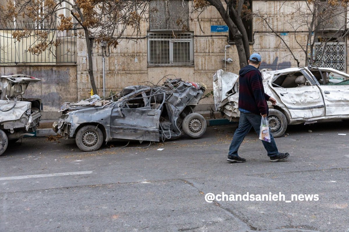 paymanrahimi's tweet photo. روزی کودکی شادان از این کوچه گذشت. چه روز‌ها که بر ما گذشت، چه کردند بر ما که جای سوگواری رقصدیم و جای زندگی به سوی مرگ ناخواسته دویدیم. #جنگ #ایران #امید https://t.co/bcrhxOX4Fo