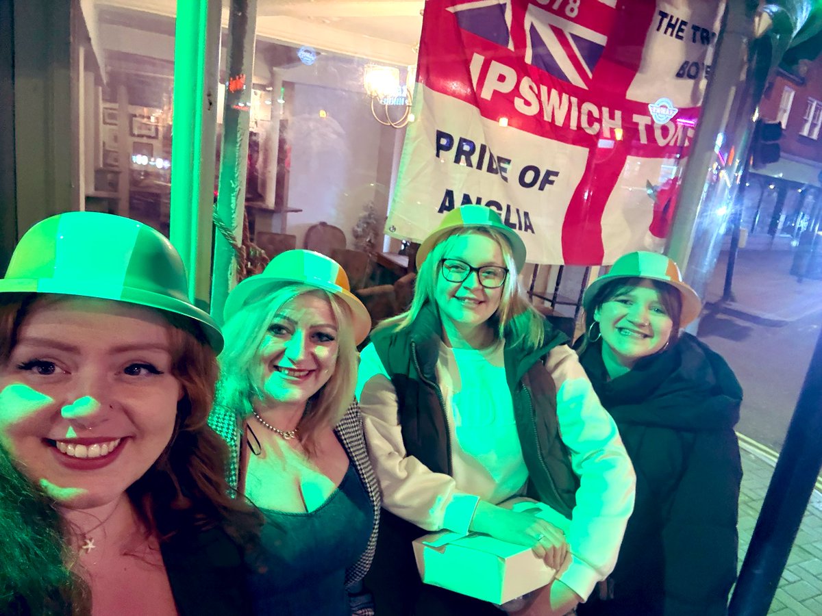 ZoeinStow's tweet image. The secret of the #Henweekend is out … off to #Ireland we go 👰🏼🍾💕🇮🇪