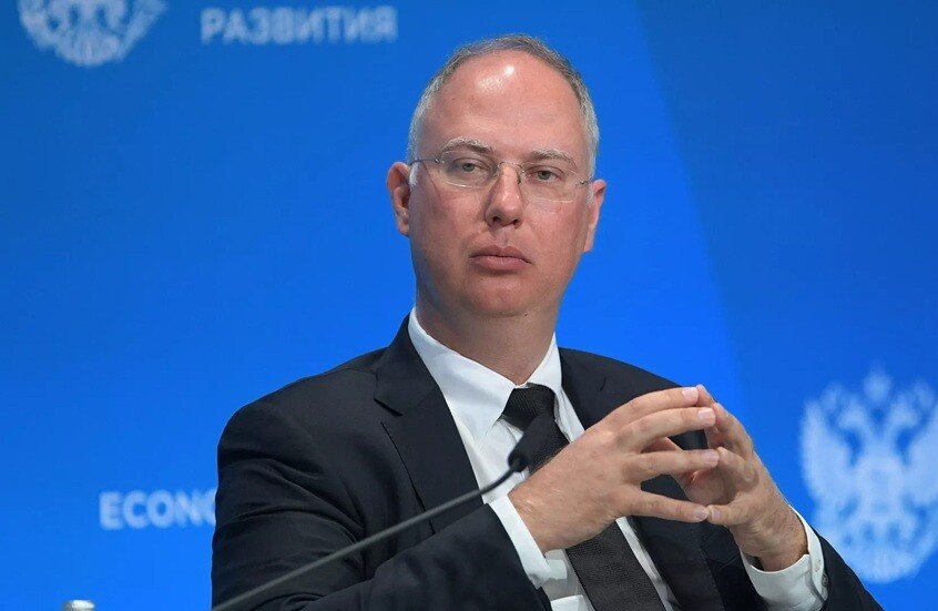 دعا الممثل الرئاسي الروسي للتعاون الاقتصادي كيريل دميترييف الاتحاد الأوروبي إلى إبرام عقود طويلة الأجل لتوريد الغاز الروسي، معتبرًا أن التخلي عنها والاعتماد على حلول قصيرة المدى تسبب في تفاقم أزمة الطاقة وارتفاع الأسعار، ومؤكدًا أن التعاون طويل الأمد يضمن استقرار الإمدادات وأمن