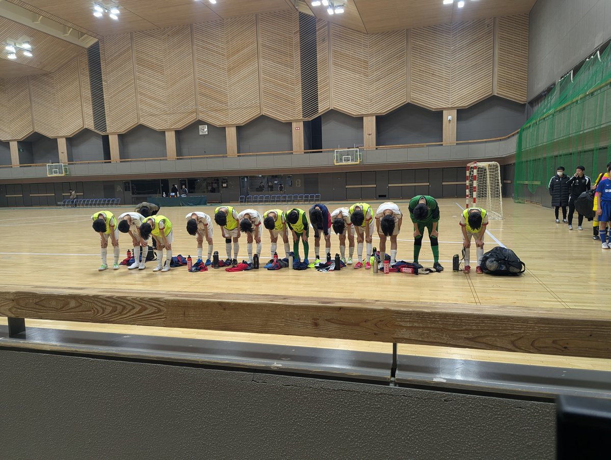 IidaShiho's tweet photo. u14 Sapporo cup
全道フットサルの裏大会
惜しくも全道フットへ行けなかったチームの大会だそうで、2ndチームも参加させていただきました
予選を１位通過したものの、決勝トーナメント１回戦敗退😭
この子たちの、良い面と悪い面が出た大会でした
これでフットサルシーズンは終了、次へ向けて切替よう https://t.co/5JCudJSgNl