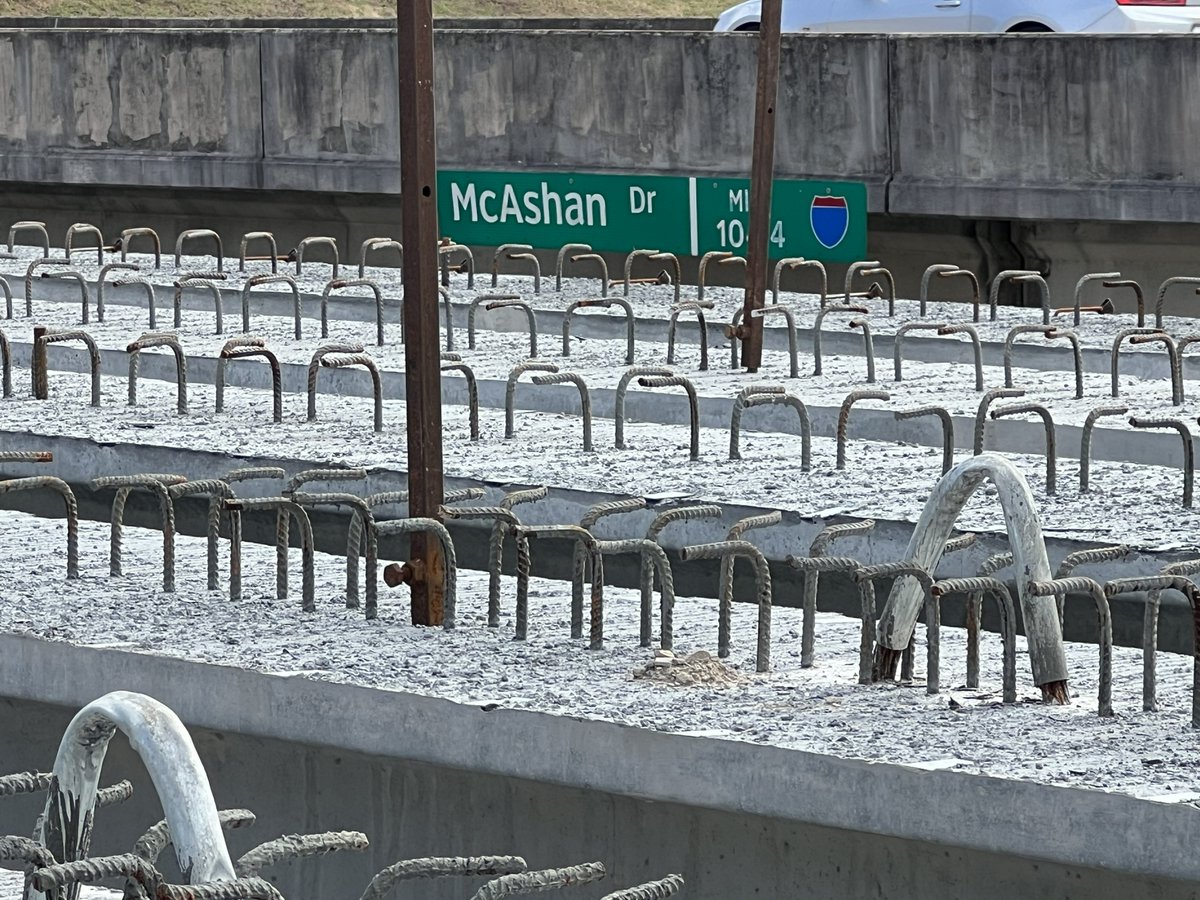 ALDOTECR's tweet photo. 🏗️DDI GIRDERS INSTALLED🏗️: Crews installed final girders for the new McAshan Dr. Diverging Diamond Interchange overnight.
The massive spans will serve as the foundation for the upcoming eastbound bridge at Exit 104 on I-59/20 in McCalla.
***Nighttime pics provided by TTL https://t.co/AxzDCJ1Kzj