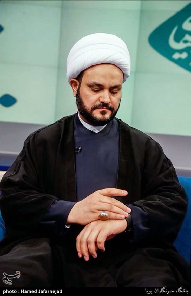 الوفاء صفة النبلاء #أكرم_الكعبي لم يخذل الامام #الخامنئي لا بحياته ولا بعد اسشهاده اخلص له وبيض وجه كل مقاوم هنيئا لنا بك شيخ المقاومة
#حركة_النجباء
#يالثارات_الولي