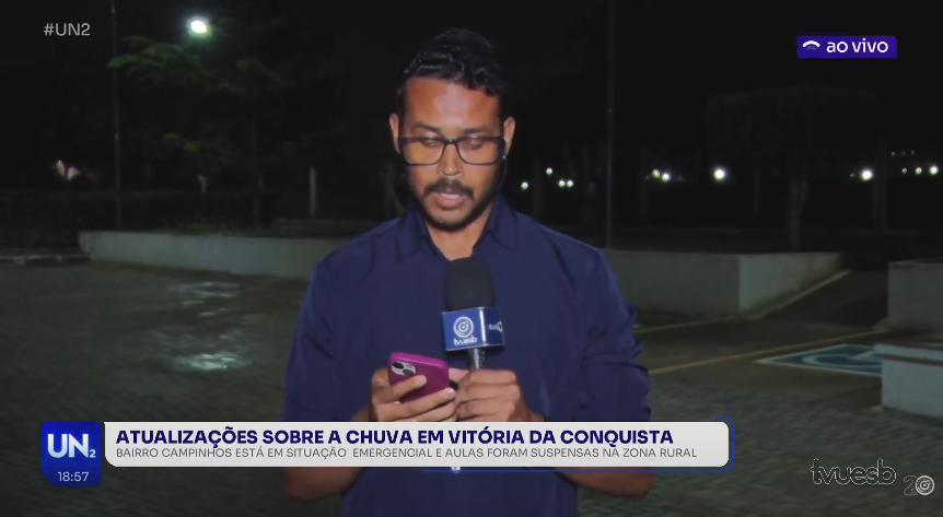 Doni voltando com atualizações ao vivo, é assim que tem que ser. Ótima cobertura da tvuesb hoje. 
(eu aqui opinando como se fosse um profissional nisso, sendo que to sentado numa cadeira enquanto o povo ta se matando la na tv ;-) #UN2