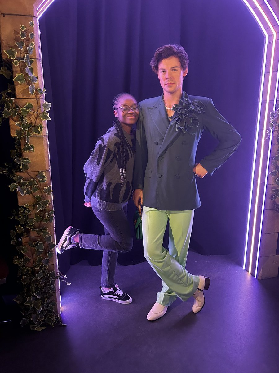 obviouslcuis's tweet photo. j’ai quand même rencontrer les 3 harry styles de chaque madame tussaud 💞💞💞#lifeiscomplete https://t.co/W6mzel7eym