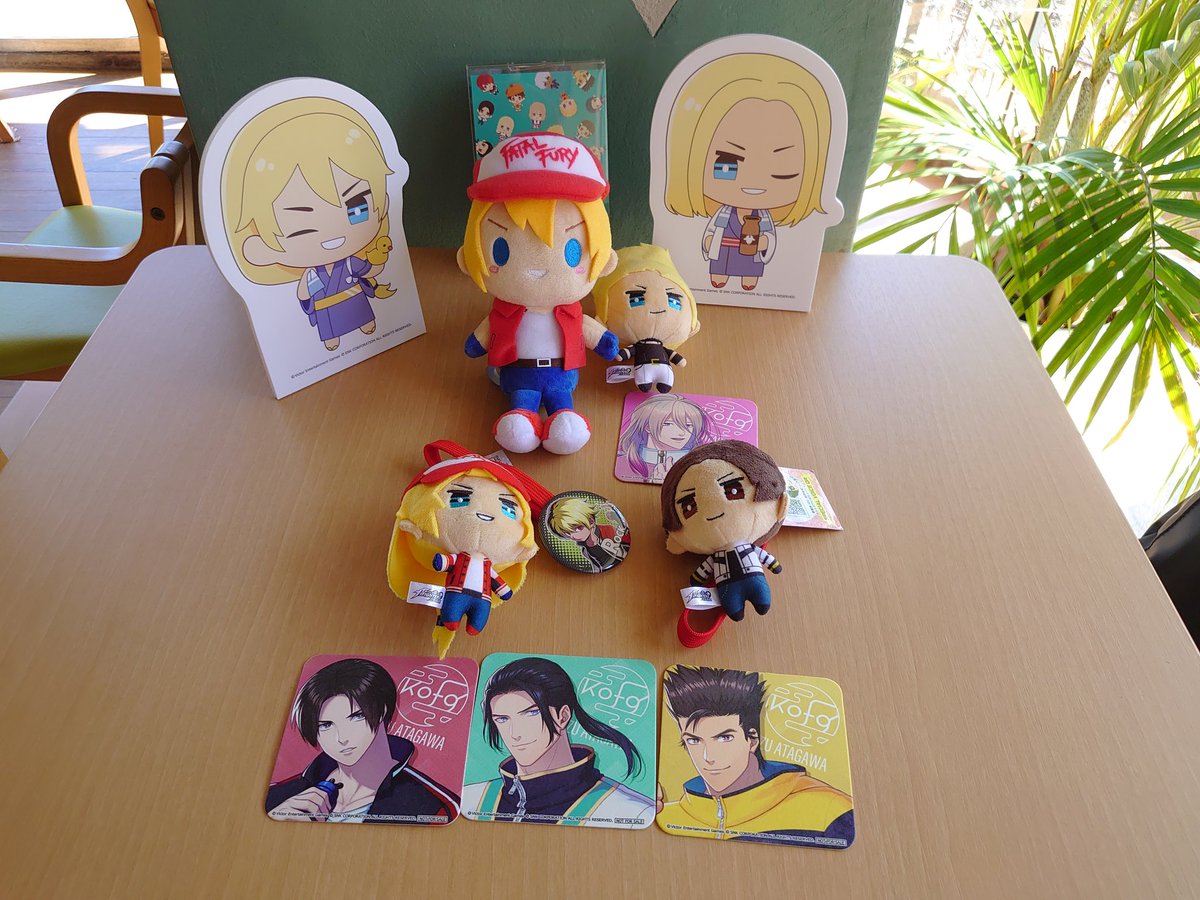 TomokaAmari's tweet image. 同じイベントで来られてる方と互いに連れてきてるぬいさんや当てたグッズと写真撮ったりもしたなぁ。
（自分の持ってきてたのはテリーと京の #KOFG ぬい）
「旅行、行けて良かった!!」し
「写真も（全部じゃないかも？だけど）見つかって良かった!!」