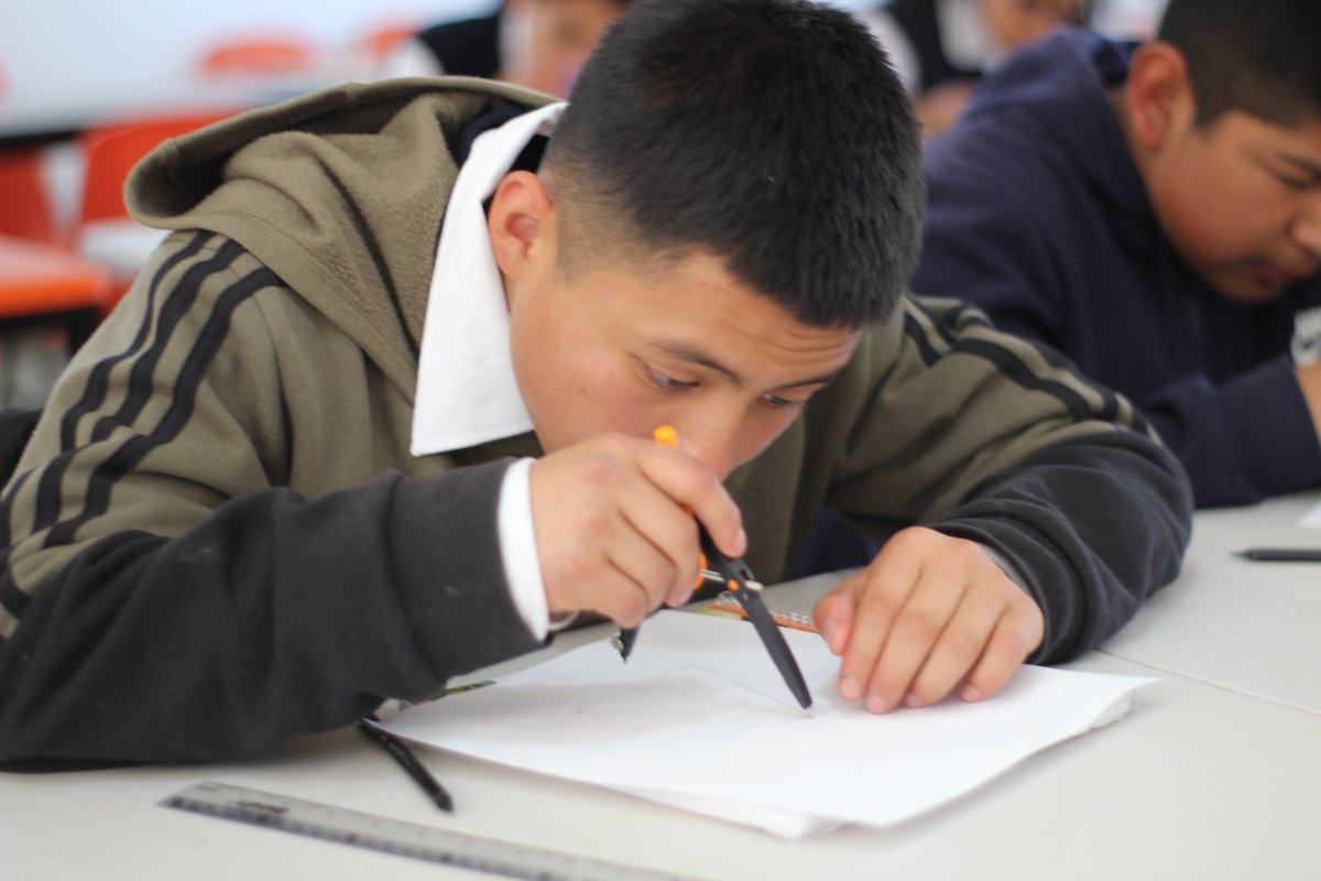 agenciajm's tweet photo. EMMANUEL VALDEZ INCULCA 
LAS ARTES A NIÑOS DE LA SIERRA 

El artista plástico imparte taller de dibujo a niños y niñas de San Juan Quiotepec #Oaxaca

https://t.co/USgBl9GjsQ https://t.co/zZJlvDsvX1