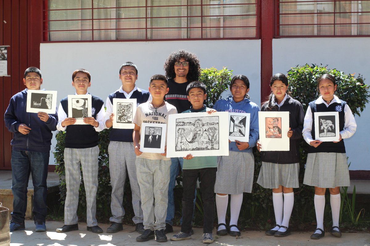 agenciajm's tweet photo. EMMANUEL VALDEZ INCULCA 
LAS ARTES A NIÑOS DE LA SIERRA 

El artista plástico imparte taller de dibujo a niños y niñas de San Juan Quiotepec #Oaxaca

https://t.co/USgBl9GjsQ https://t.co/zZJlvDsvX1
