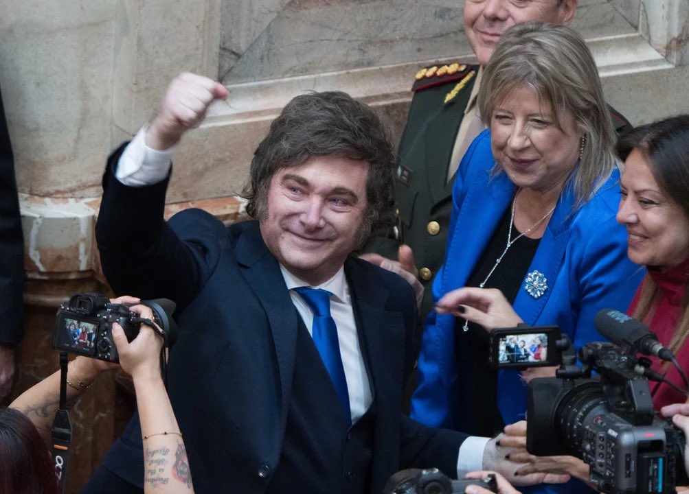 PANIC SHOW
El presidente Javier Milei abrió las sesiones ordinarias del Congreso y hubo de todo: fuertes cruces verbales con la oposición y el anticipo de una abultada agenda de reformas.