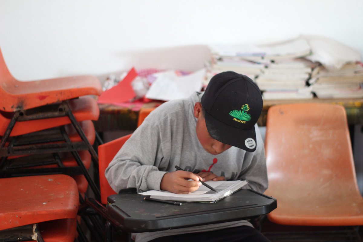 agenciajm's tweet photo. EMMANUEL VALDEZ INCULCA 
LAS ARTES A NIÑOS DE LA SIERRA 

El artista plástico imparte taller de dibujo a niños y niñas de San Juan Quiotepec #Oaxaca

https://t.co/USgBl9GjsQ https://t.co/zZJlvDsvX1