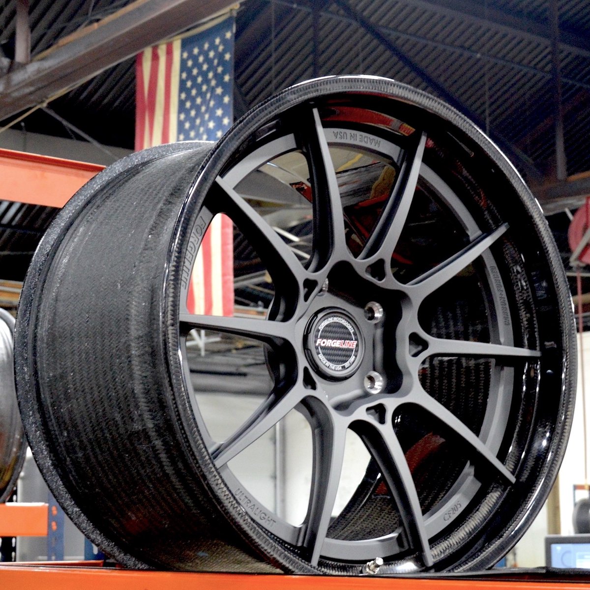 ForgelineWheels's tweet photo. Carbon all the things. This 20x12 #Forgeline #CarbonForged #CF205 was built for the team at @CicioPerformanc and finished with Frozen Charcoal center, Full-Gloss #carbonfiber barrel, and the #OpenLug Sleek Carbon Emblem center cap. Learn more about the CF205 (including sizes and pricing) at: https://t.co/zumqIvMrH6
๐บ๐ธ๐บ๐ธ๐บ๐ธ
-----------
Wheel: #ForgelineCF205
Type: Two Piece Forged Aluminum & Carbon Fiber Hybrid
Series: Carbon+Forged Series
Size: 20x12.0
Finish: Frozen Charcoal Center with Real Carbon Fiber Barrel (Full Gloss)
Options: Open Lug Sleek Carbon Emblem Center Cap
