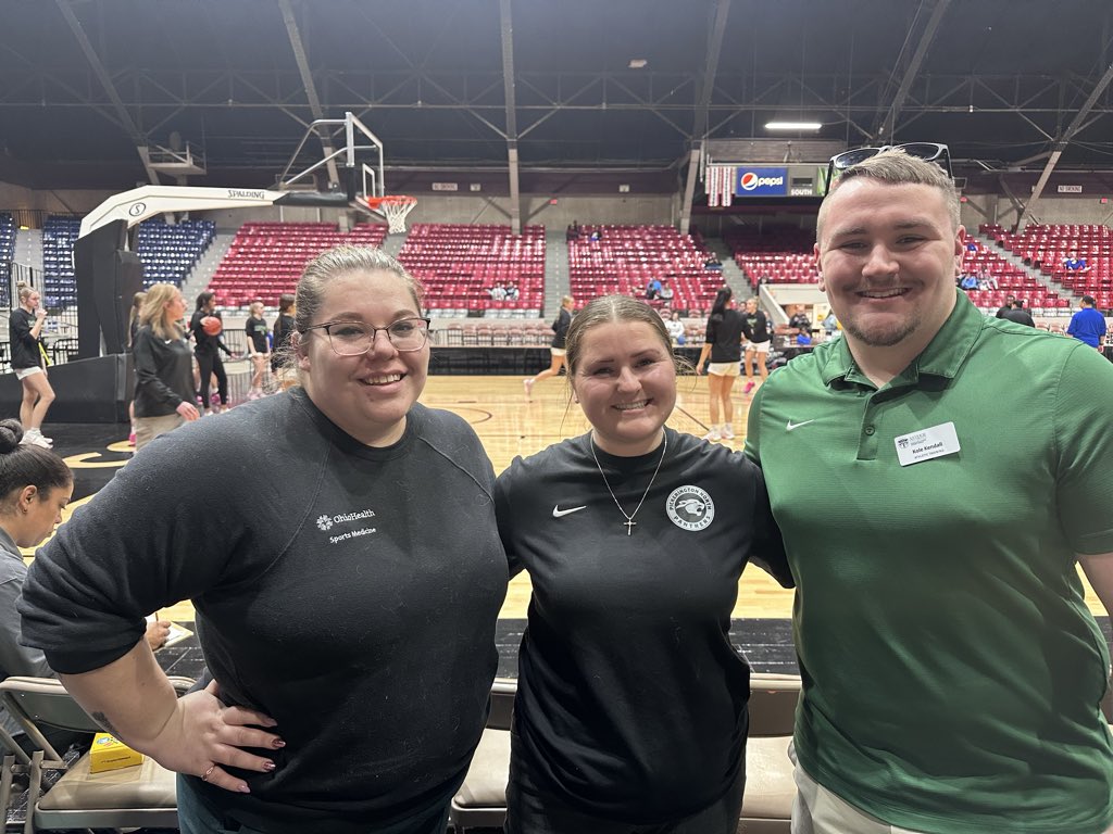 OHSportsMed's tweet image. Highlighting some of the best in the game working the @ohsaasports basketball tournament at the Ohio Expo Center this past weekend! 🏀🩺🩻⚕️

#SportsMedicine #AthleticTraining #NATM #NATM2026 #OhioHealth #OhioAthleticTrainers #GiveEmHealth