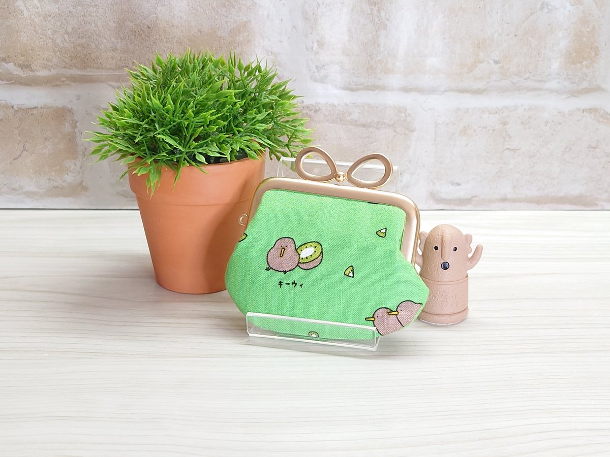 リボンがま口 柄:サカバンバスピス、キーウィ 小さいながらも収納力が