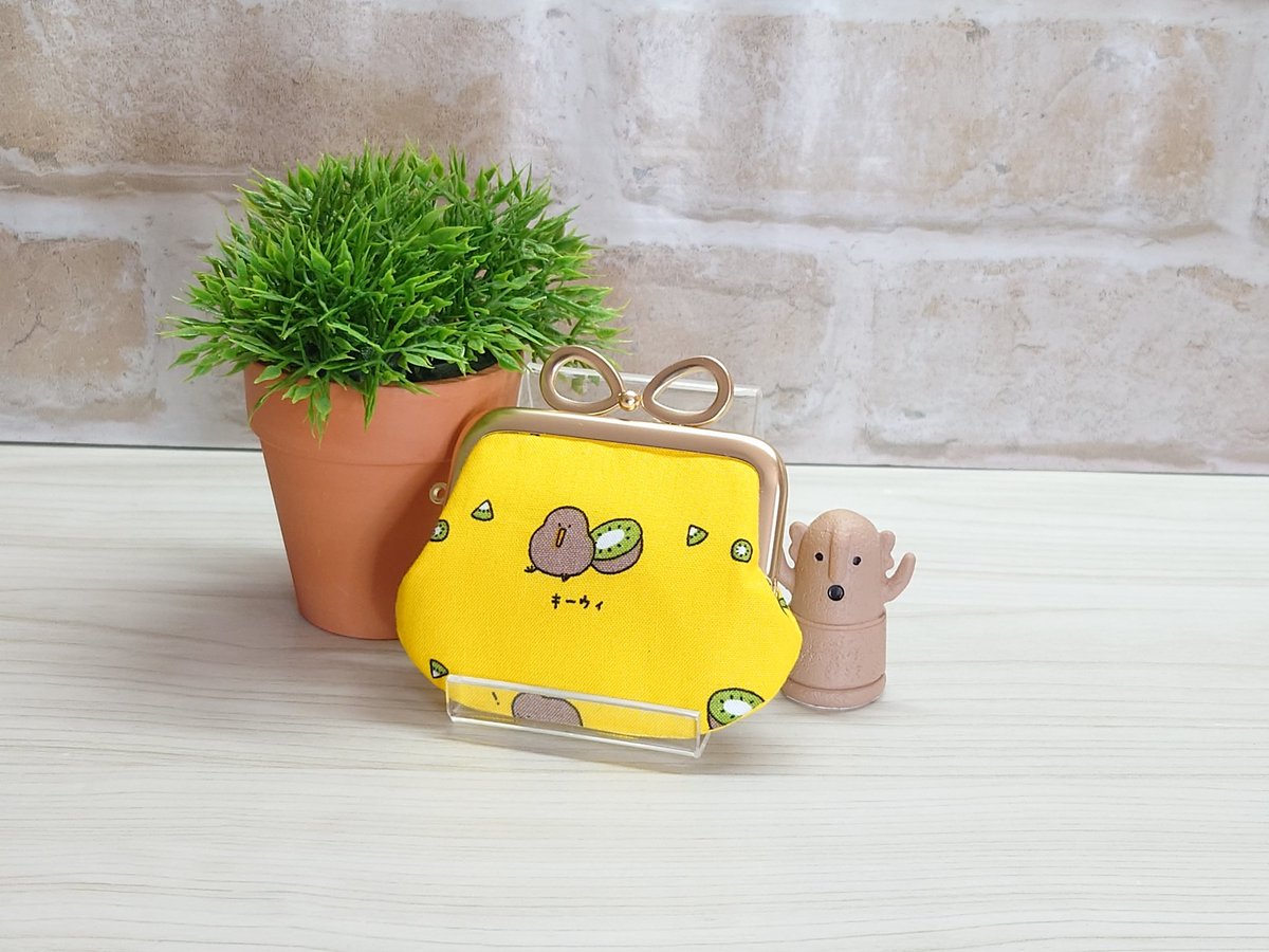 リボンがま口 柄:サカバンバスピス、キーウィ 小さいながらも収納力が