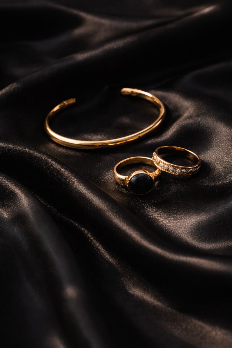 QueenMaria1103's tweet photo. Quiet luxury.
Black silk, gold details, and deep burgundy on soft linen.

Minimal. Elegant. Timeless.

— Queen Maria

#quietluxury #queenmaria #luxuryaesthetic #minimalstyle #blackandgold #editorialstyle https://t.co/FT52EBuQVC