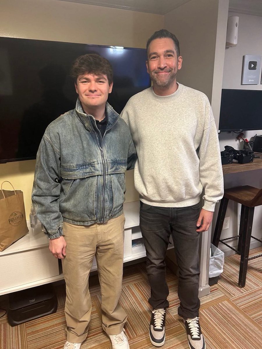 Average couple on Grindr