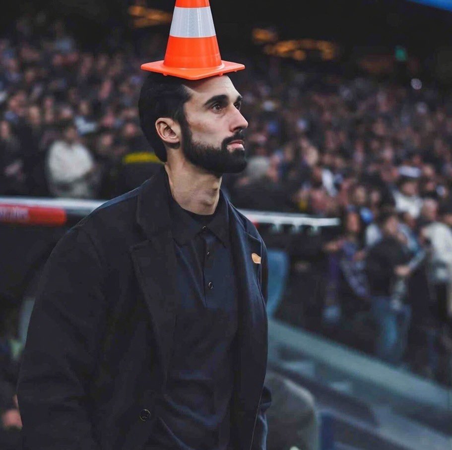 MundoDespectivo's tweet image. Nuevo record de Arbeloa.

El Getafe hacia 20 años que no ganaba en el Bernabéu.