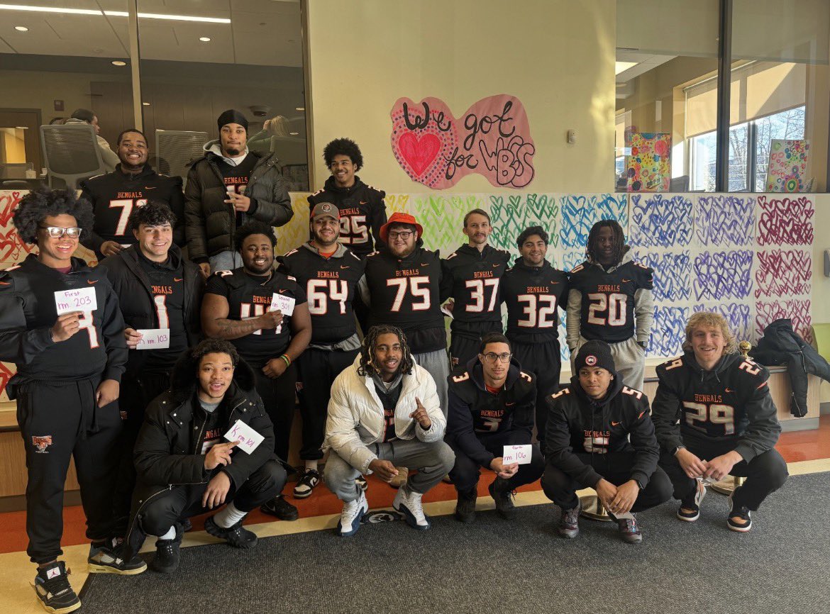 BrodyStevens27's tweet photo. Always happy and willing to make a difference in the community! Had a great opportunity to do that today with the best kids in the world! https://t.co/p22Laa7BGw
