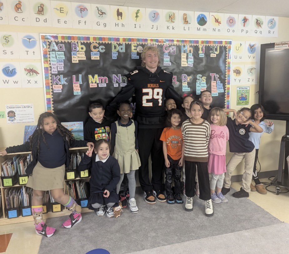 BrodyStevens27's tweet photo. Always happy and willing to make a difference in the community! Had a great opportunity to do that today with the best kids in the world! https://t.co/p22Laa7BGw