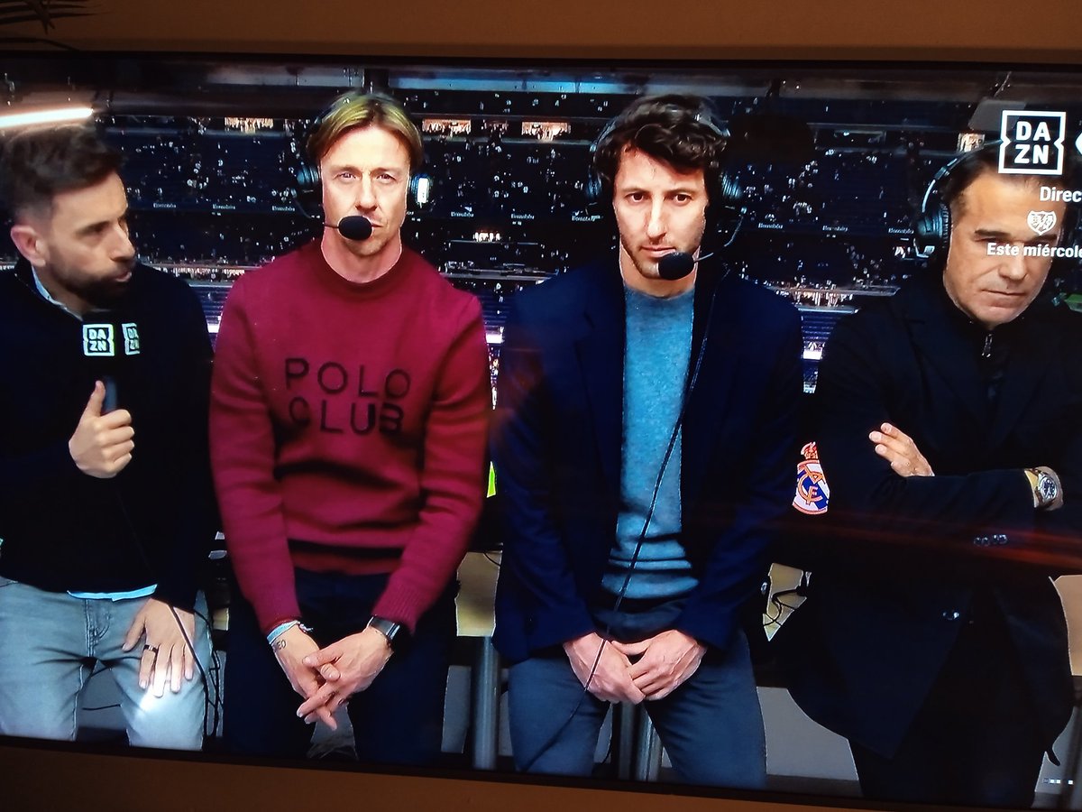 Las caras de Real Madrid TV, perdón de <a href="/DAZNFutbol/">DAZN Fútbol</a> . Preciosa foto, para enmarcar.