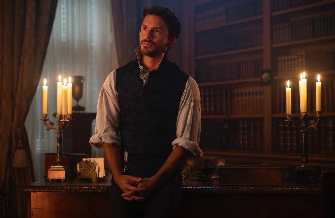 &amp; did anyone bother to tell this man his sister-in-law is whistledown and his mom is getting her garden watered or did they not want to push it?