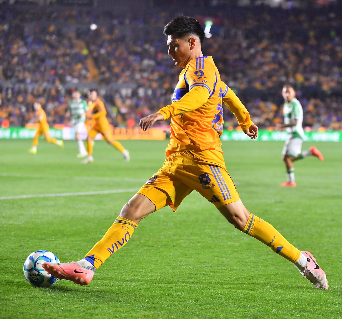 Que agradable es ver que Vladimir Loroña elevo su nivel. Entiende su rol en el equipo, fue paciente y trabajo poco a poco en ganarse la confianza de Guido Pizarro.